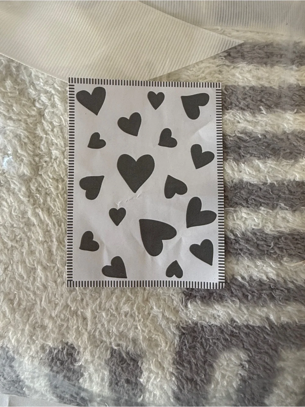 Cozy Heart Pattern Plush Throw Blanket - Gray & White